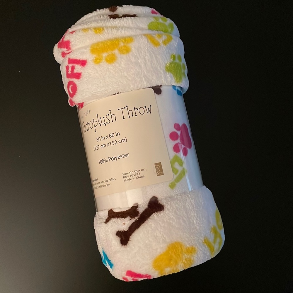 NWT: WOOF! - Microplush Throw 50in x 60in